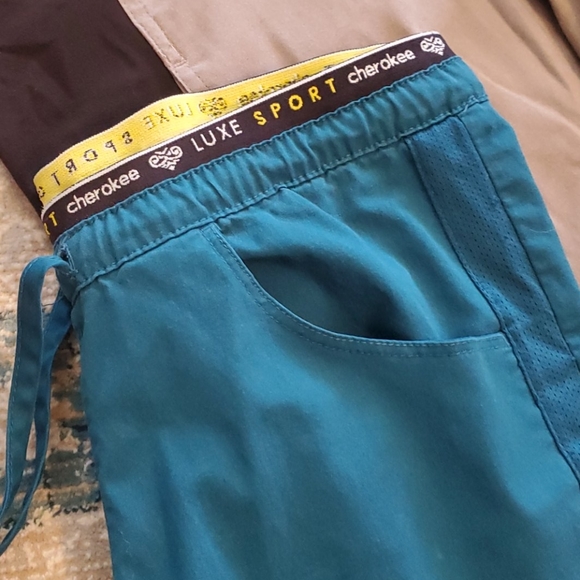 Cherokee scrubs size S - Picture 3 of 13